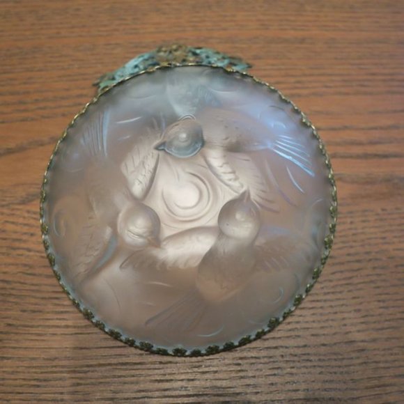 Vintage Frosted Glass Dish with Raised Birds - Picture 4 of 5